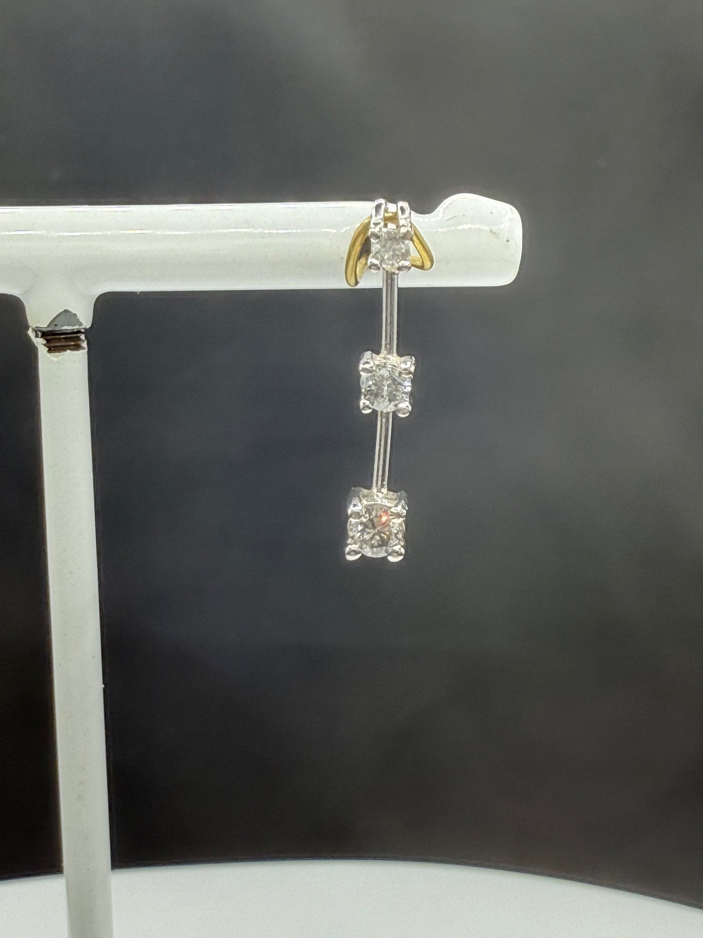 Natural Diamond Graduated Pendant in 14k White Gold – Three-Stone Drop, 20mm, 0.25ctw