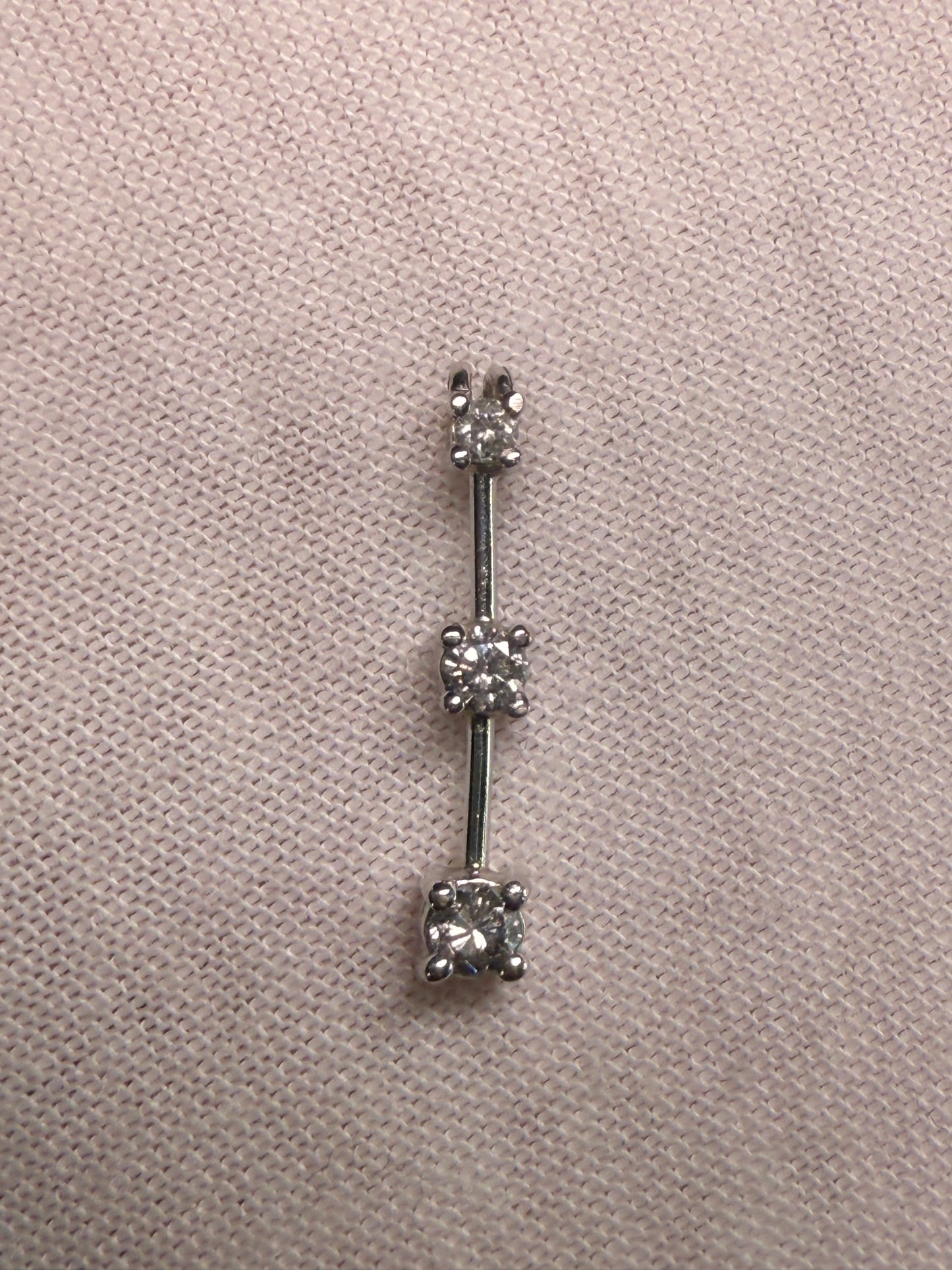 Natural Diamond Graduated Pendant in 14k White Gold – Three-Stone Drop, 20mm, 0.25ctw