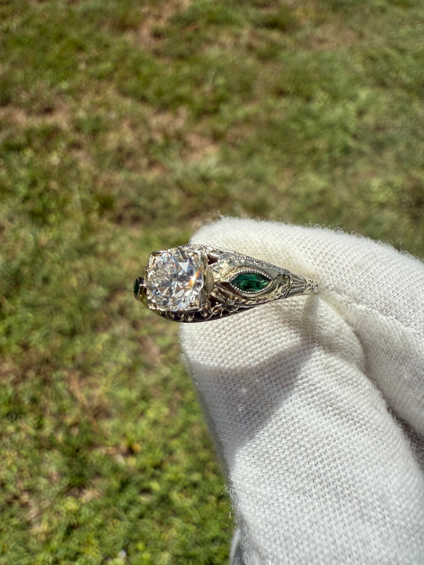 Antique Art Deco Diamond & Emerald Ring – 18k White Gold, Size 8.5 – Vintage 1920s Filigree