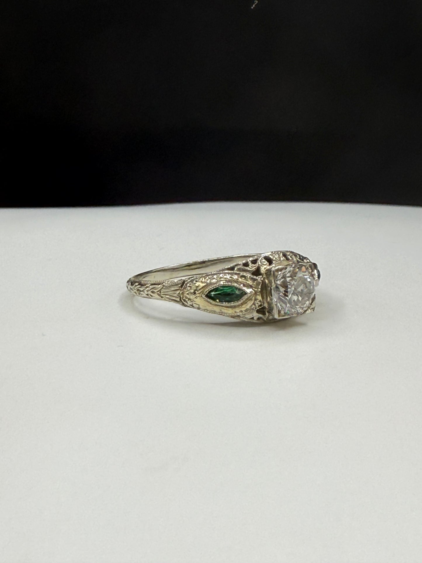 Antique Art Deco Diamond & Emerald Ring – 18k White Gold, Size 8.5 – Vintage 1920s Filigree