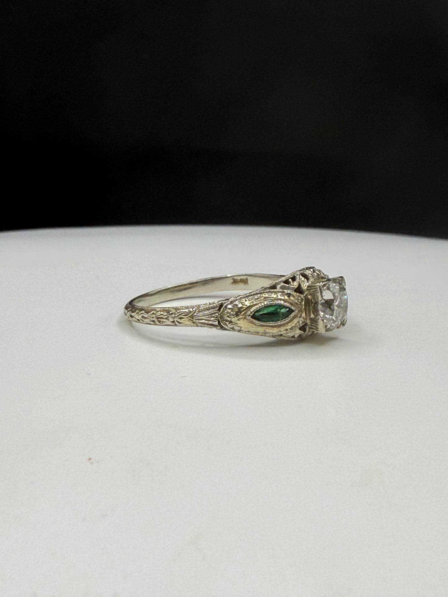 Antique Art Deco Diamond & Emerald Ring – 18k White Gold, Size 8.5 – Vintage 1920s Filigree