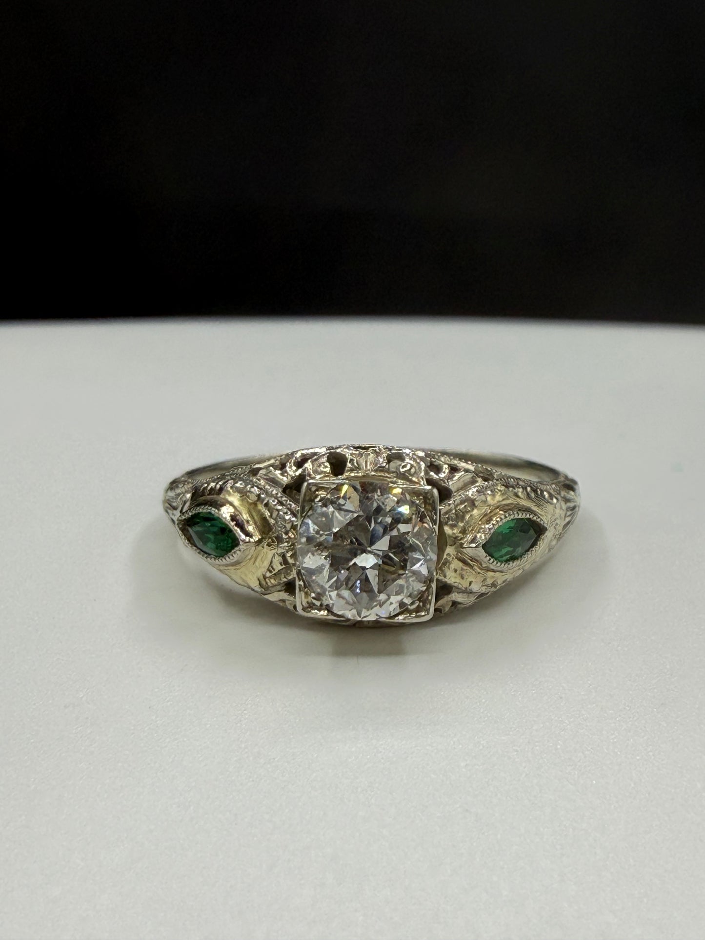 Antique Art Deco Diamond & Emerald Ring – 18k White Gold, Size 8.5 – Vintage 1920s Filigree