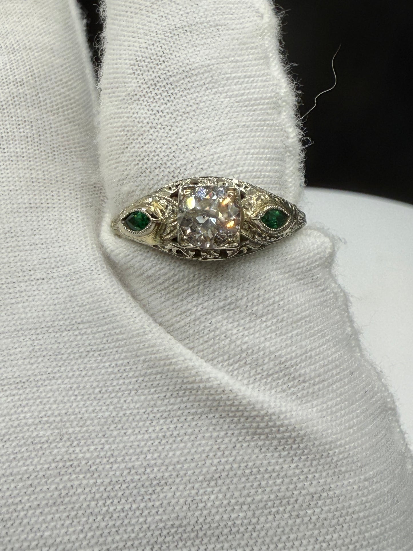 Antique Art Deco Diamond & Emerald Ring – 18k White Gold, Size 8.5 – Vintage 1920s Filigree
