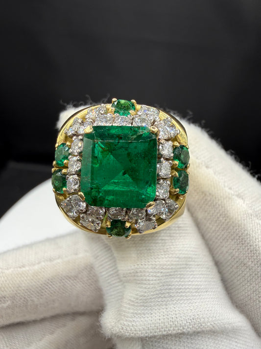 Magnificent 18K Yellow Gold Emerald & Diamond Ring (Size 7) | 5.60 Ct Emerald | 1.83 Ct Diamonds
