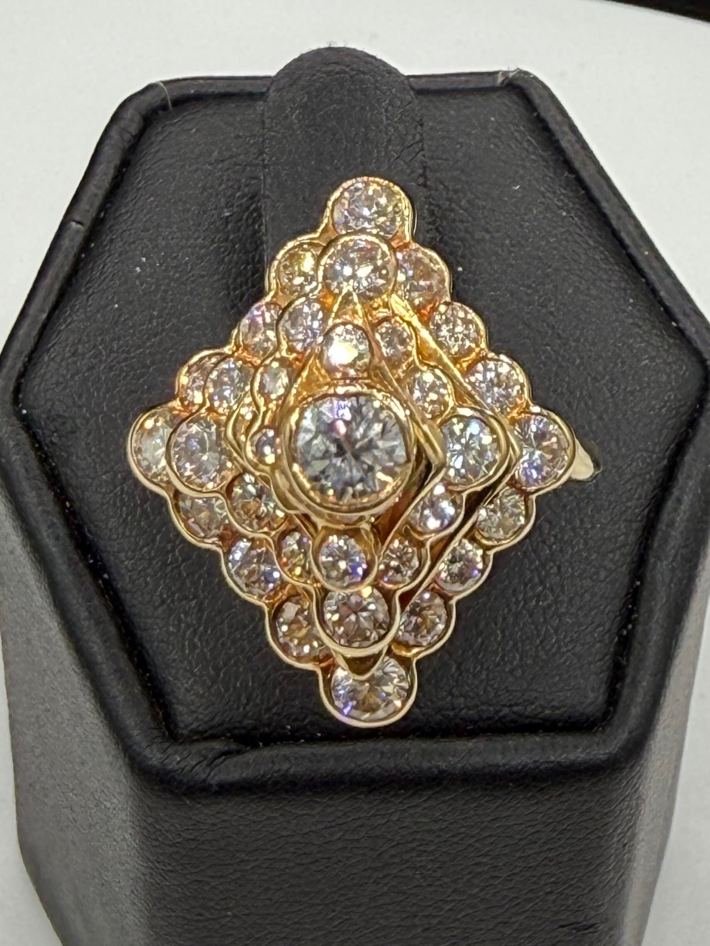 Exquisite 3.31 Carat Diamond Cluster Yellow Gold Cocktail Ring (Size 7.75)