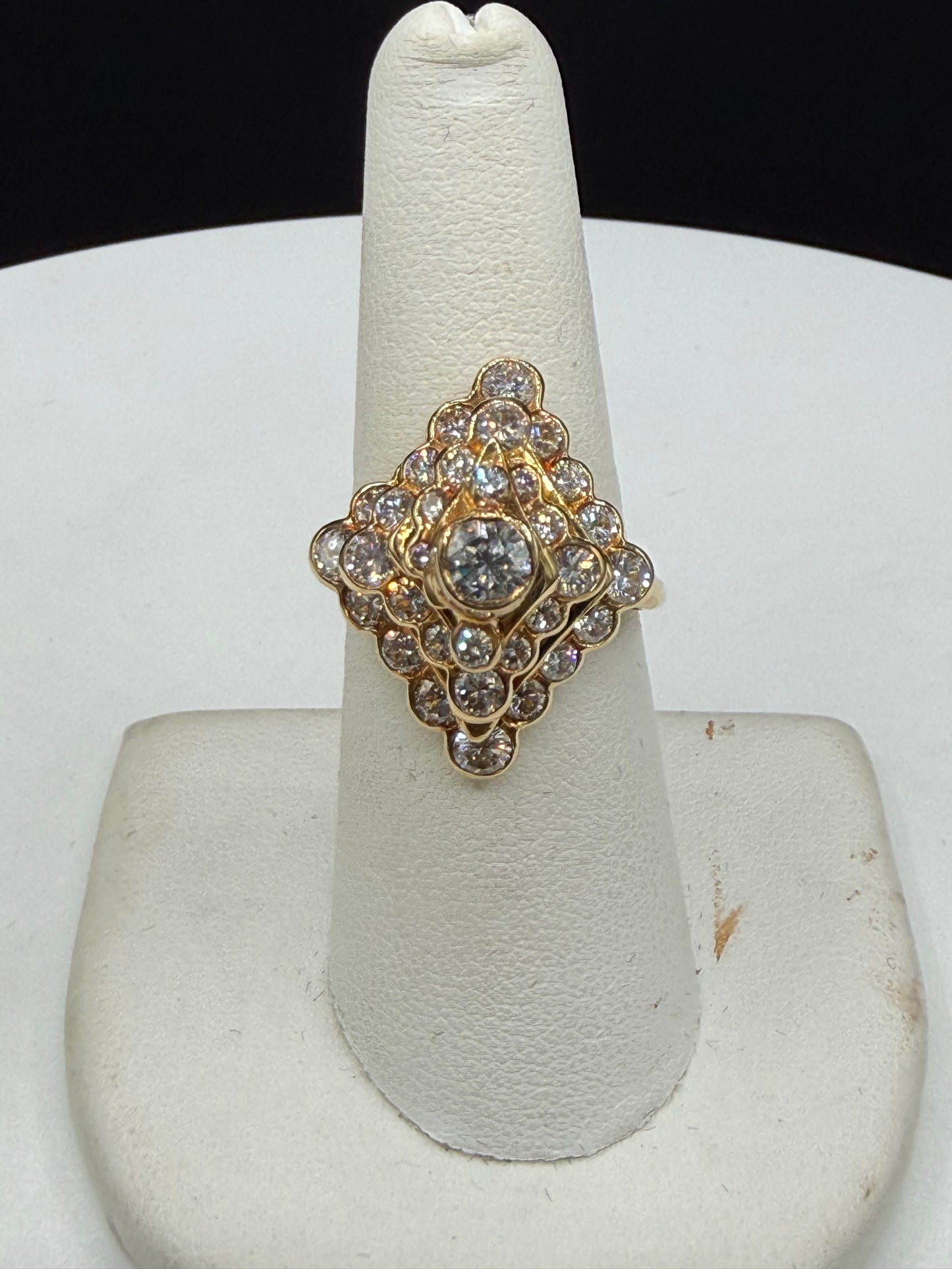 Exquisite 3.31 Carat Diamond Cluster Yellow Gold Cocktail Ring (Size 7.75)