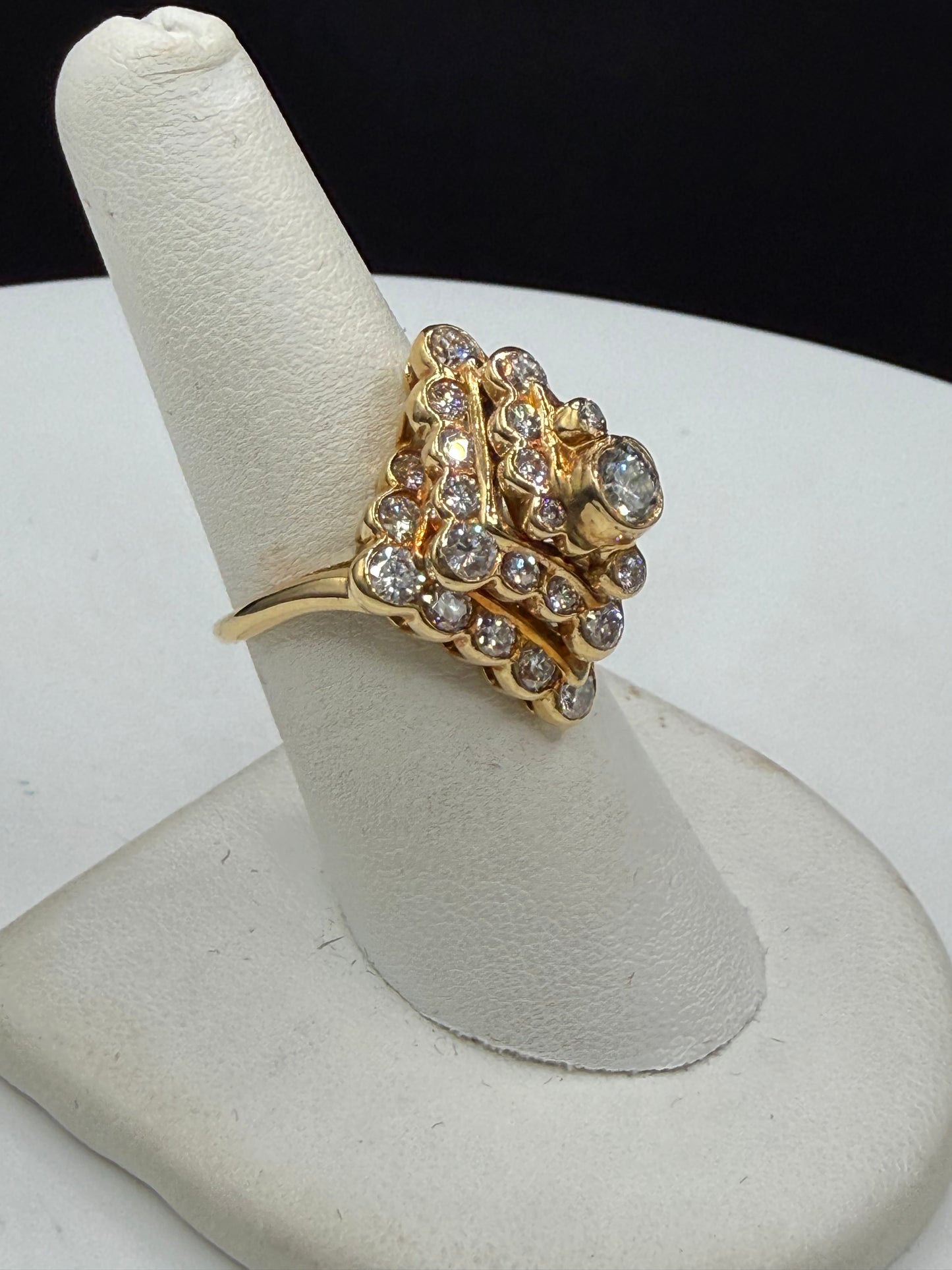 Exquisite 3.31 Carat Diamond Cluster Yellow Gold Cocktail Ring (Size 7.75)
