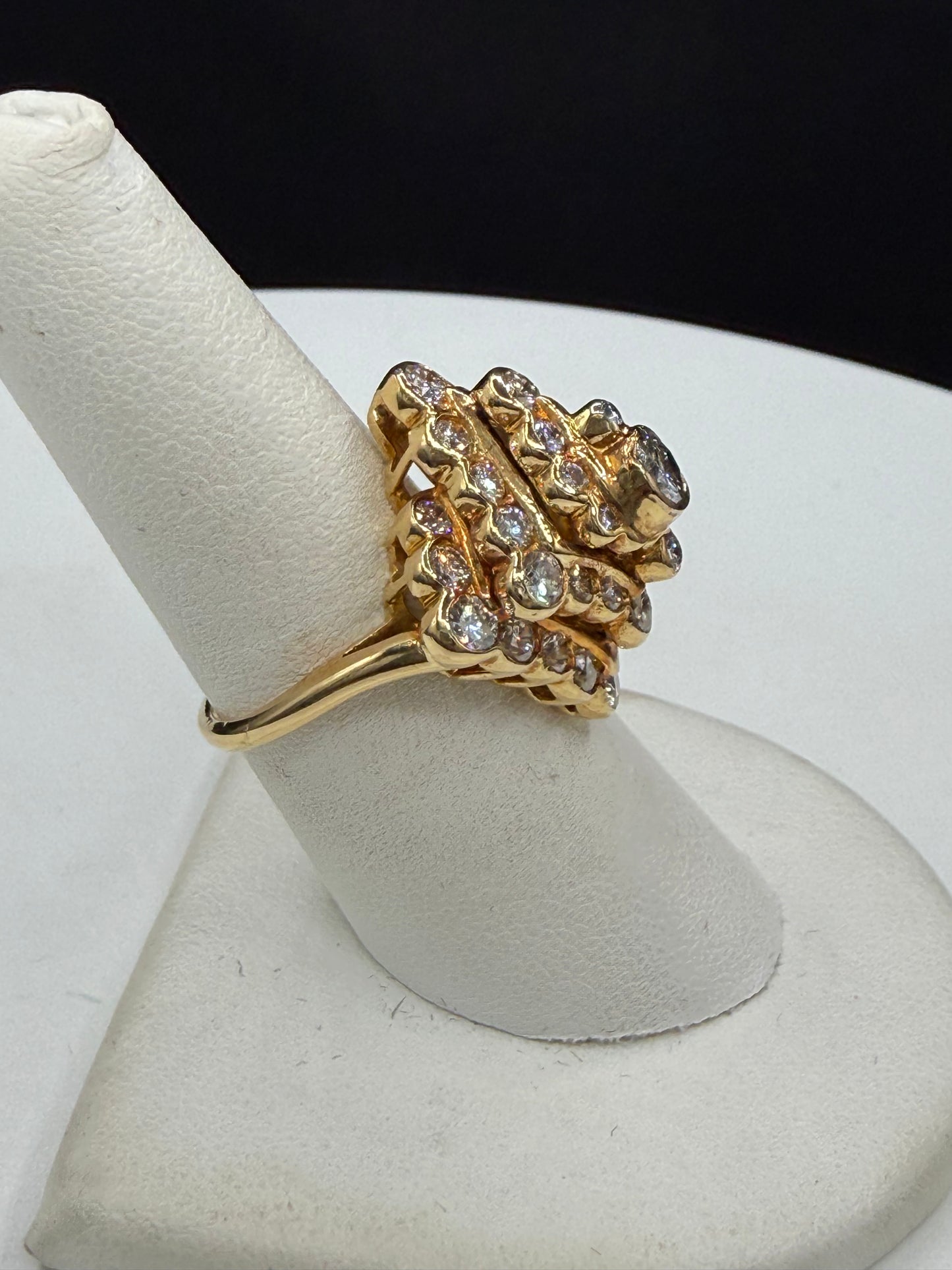 Exquisite 3.31 Carat Diamond Cluster Yellow Gold Cocktail Ring (Size 7.75)