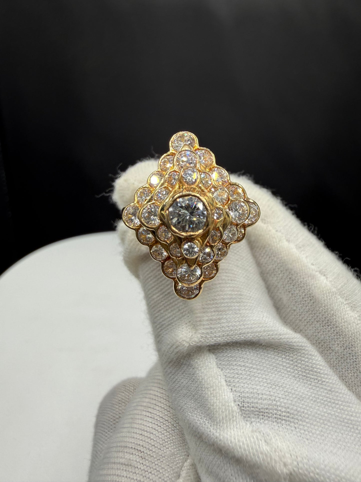 Exquisite 3.31 Carat Diamond Cluster Yellow Gold Cocktail Ring (Size 7.75)