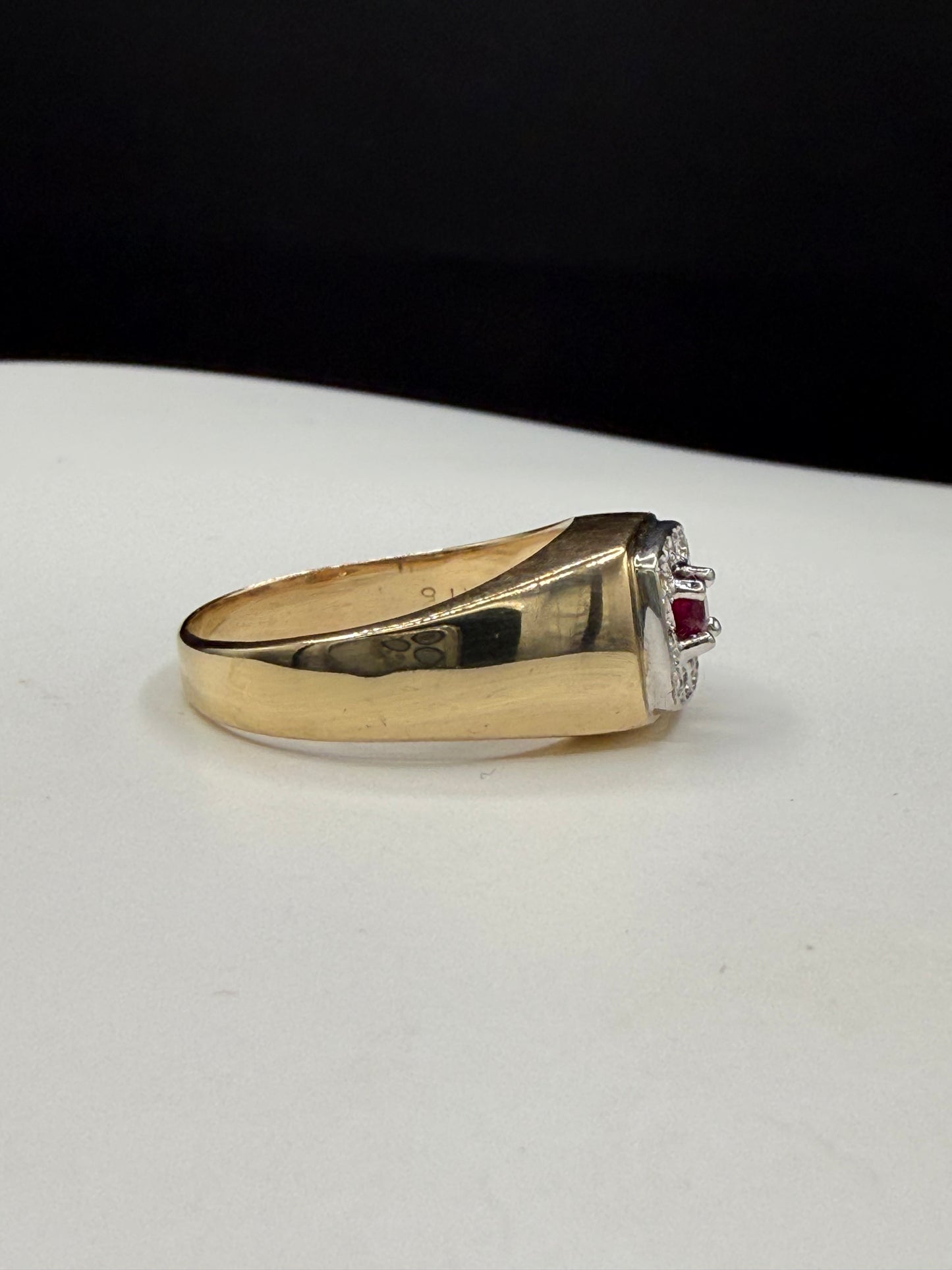 Vintage Men’s Natural Ruby & Diamond 14k Yellow Gold Ring (Size 9.5)