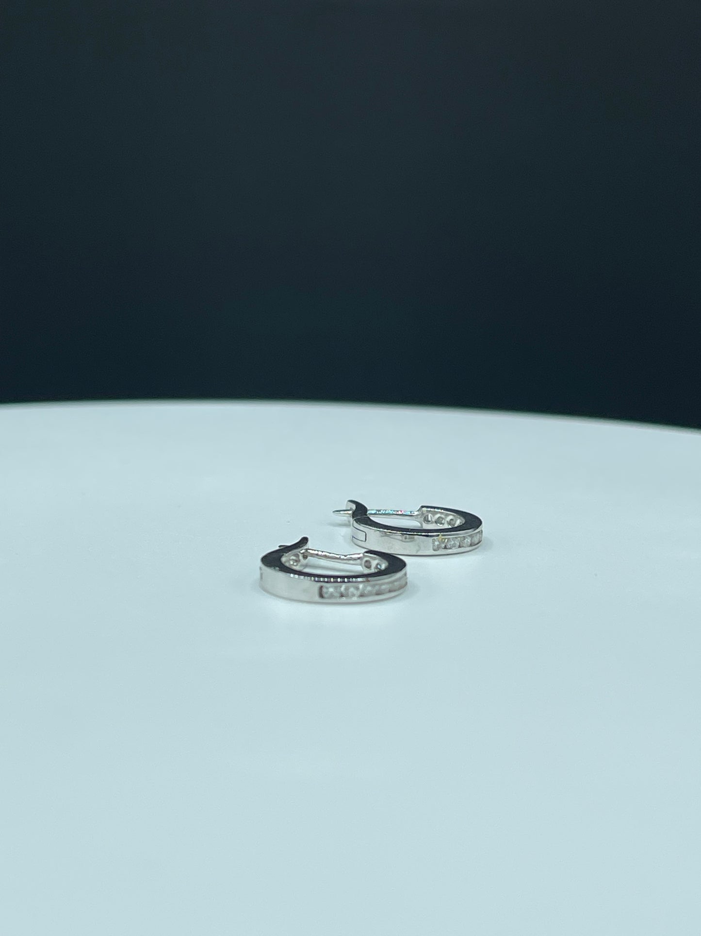 0.60 Carat Natural Diamond 18k White Gold Huggie Hoop Earrings