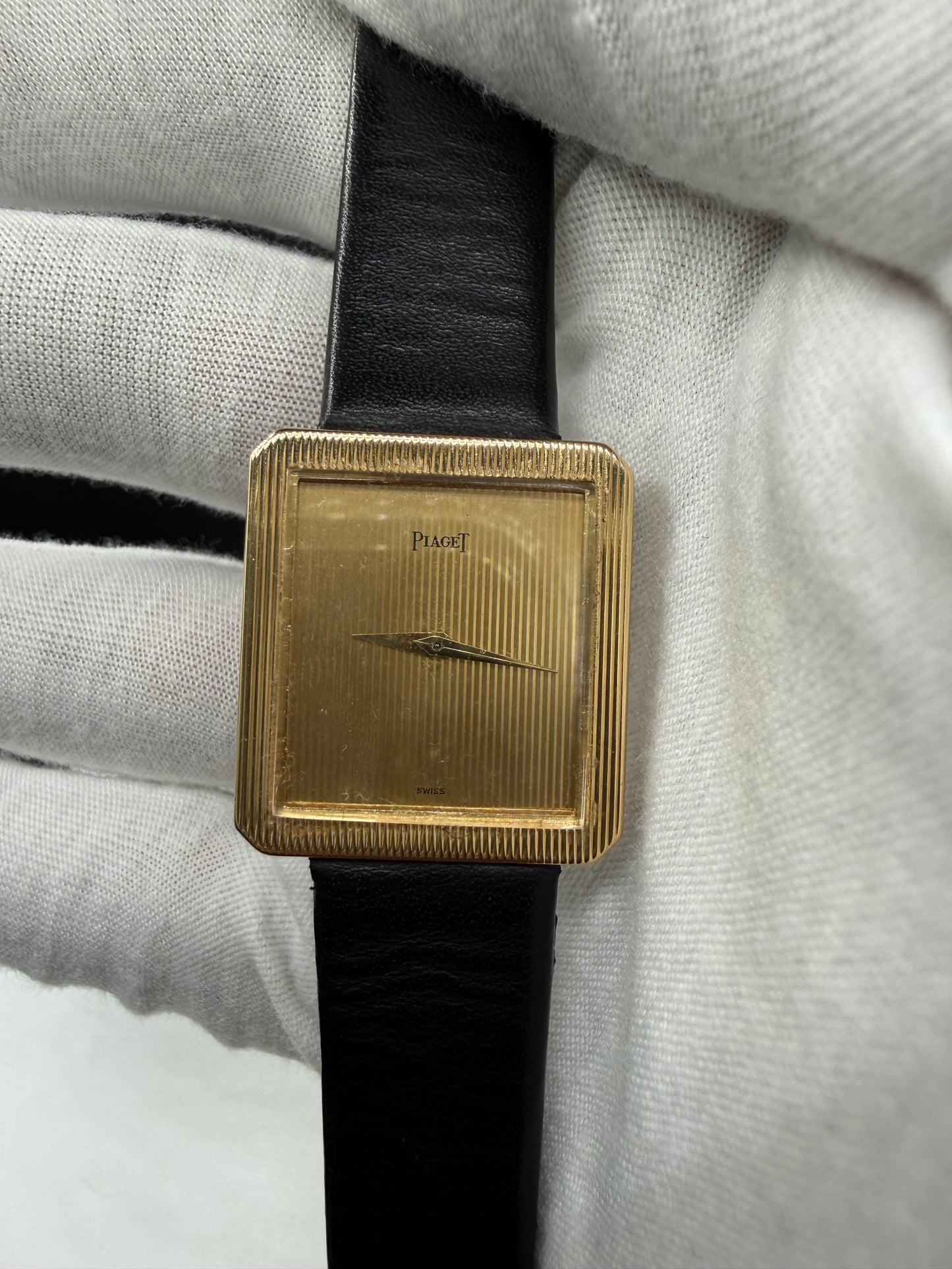 Piaget Protocole 9154 18k Yellow Gold 25mm x 28mm Pinstripe Dial