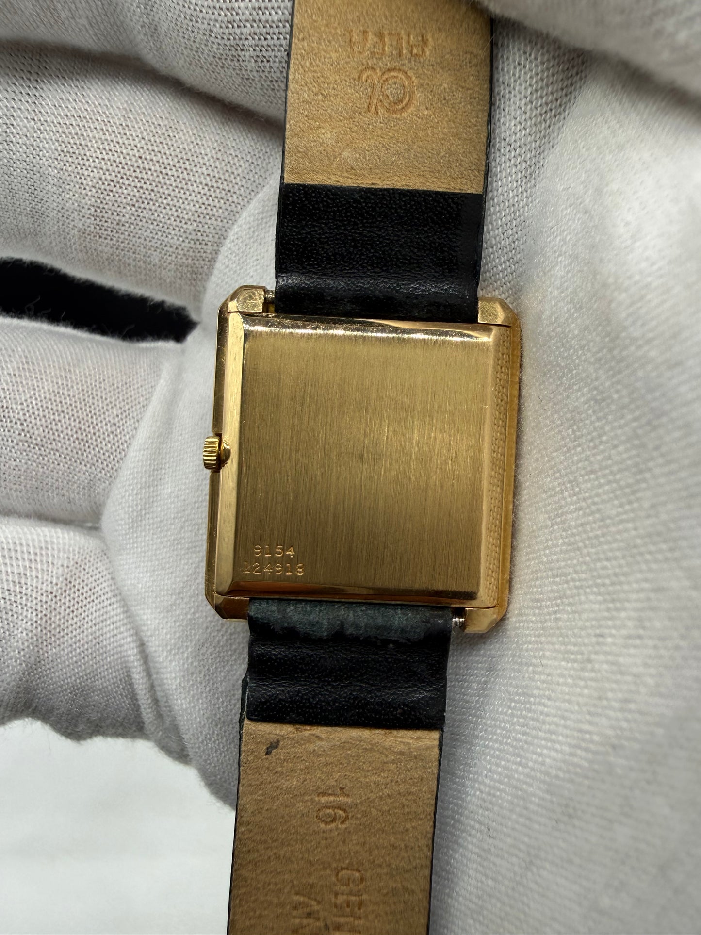 Piaget Protocole 9154 18k Yellow Gold 25mm x 28mm Pinstripe Dial