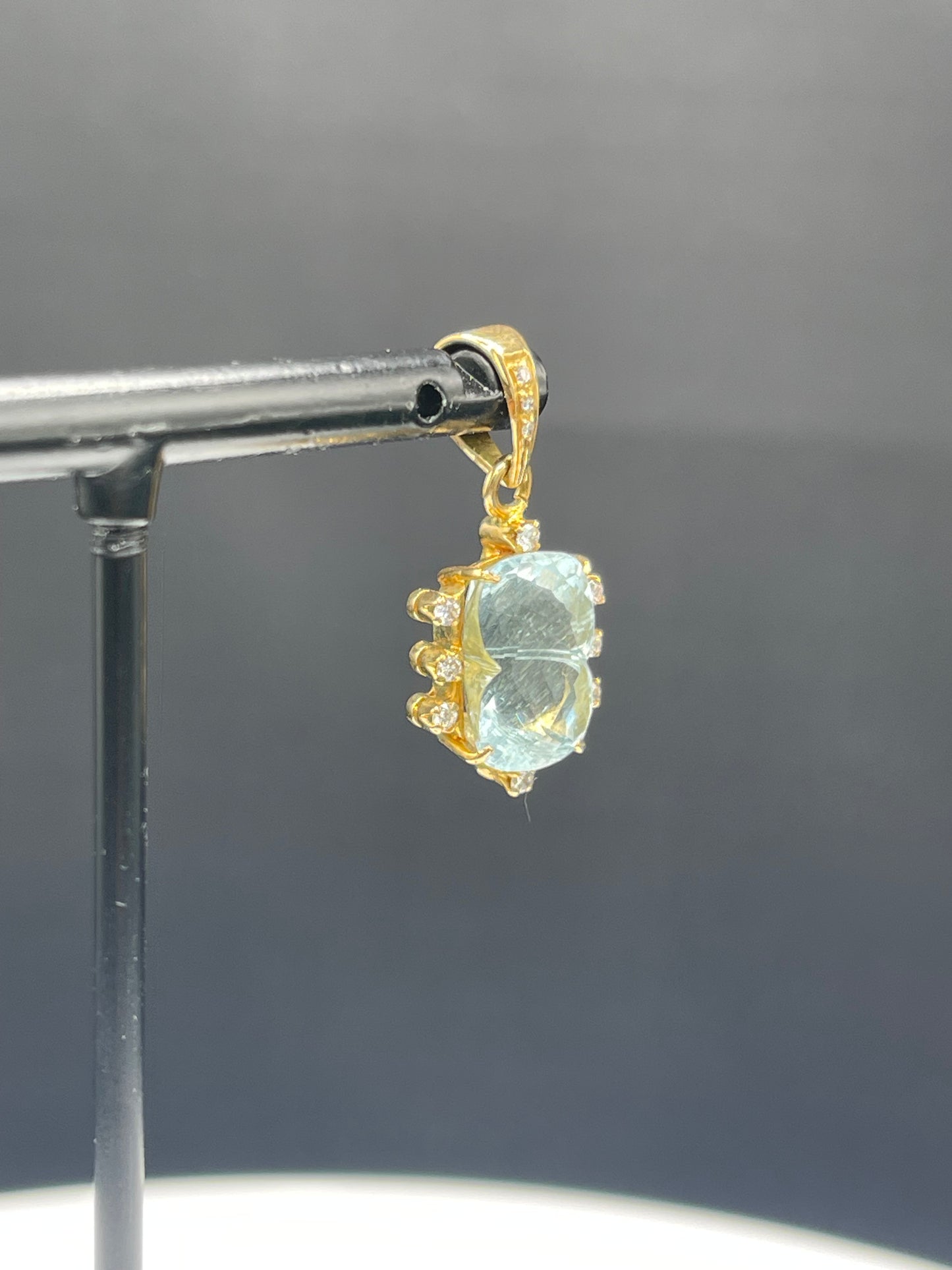 Elegant 5.43 CT Natural Aquamarine & Diamond 18K Yellow Gold Pendant