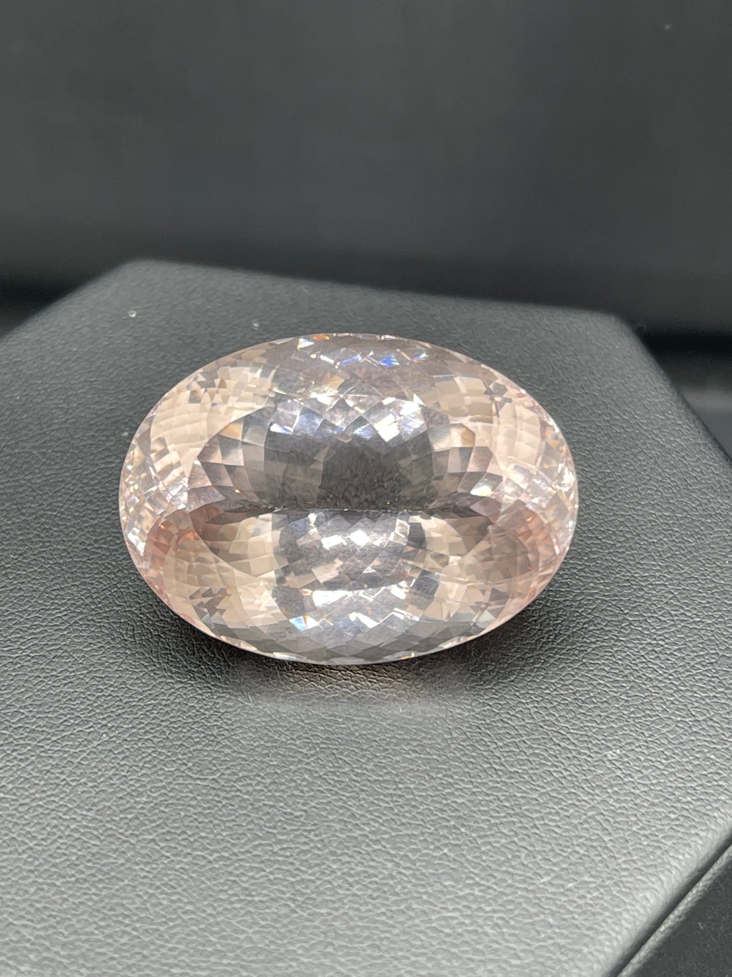 109.5 Carat Top Quality Flawless Natural Morganite Oval Cut Loose Gemstone (36.68 x 26.67 x 18.56 MM)