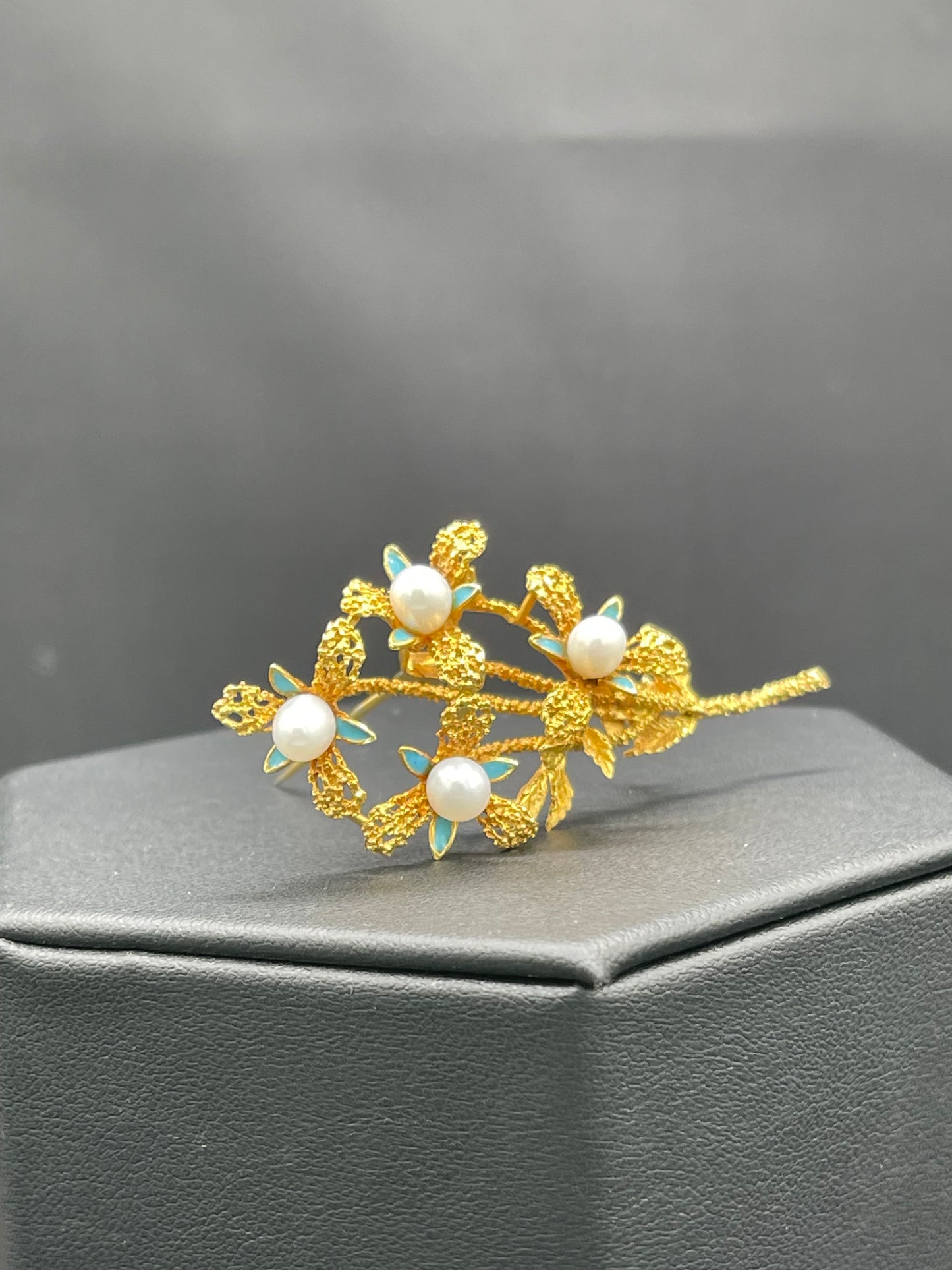Vintage Freshwater Pearl & Turquoise 18k Yellow Gold Brooch Pin