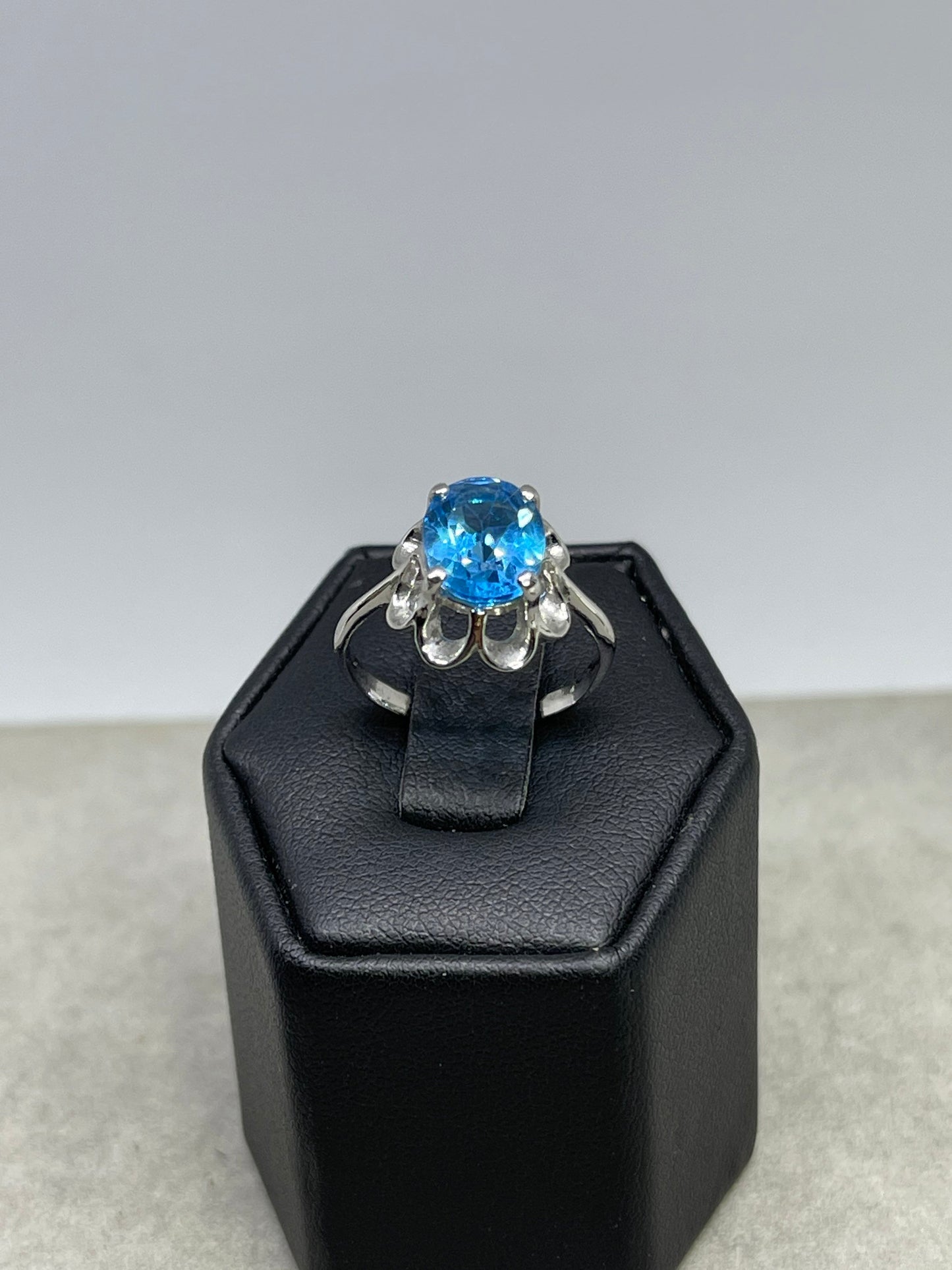 Blue Topaz Floral Sterling Silver Ring (Size 6.25)