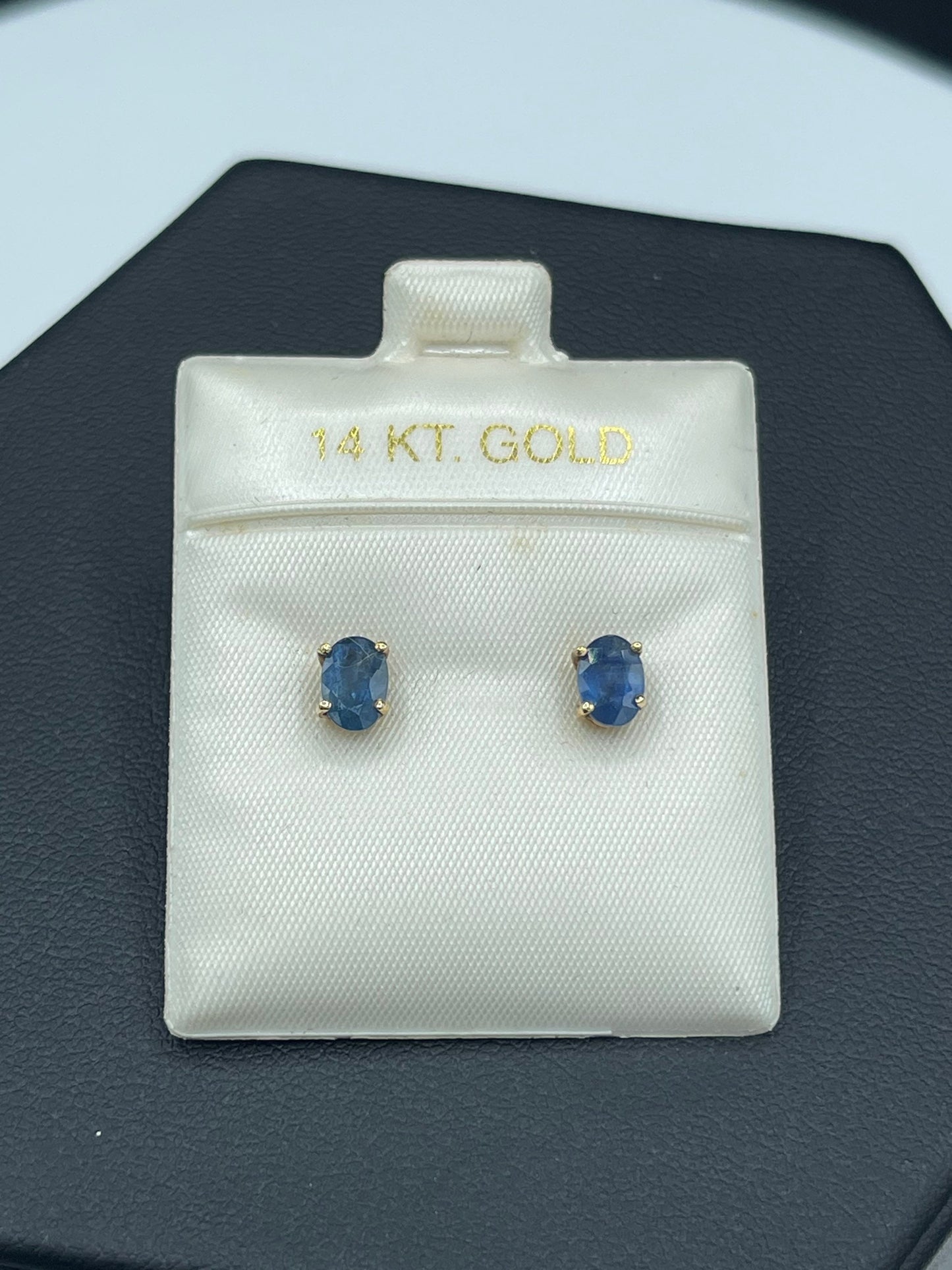 1.25 Carat Natural Blue Sapphire 14k Yellow Gold Stud Earrings