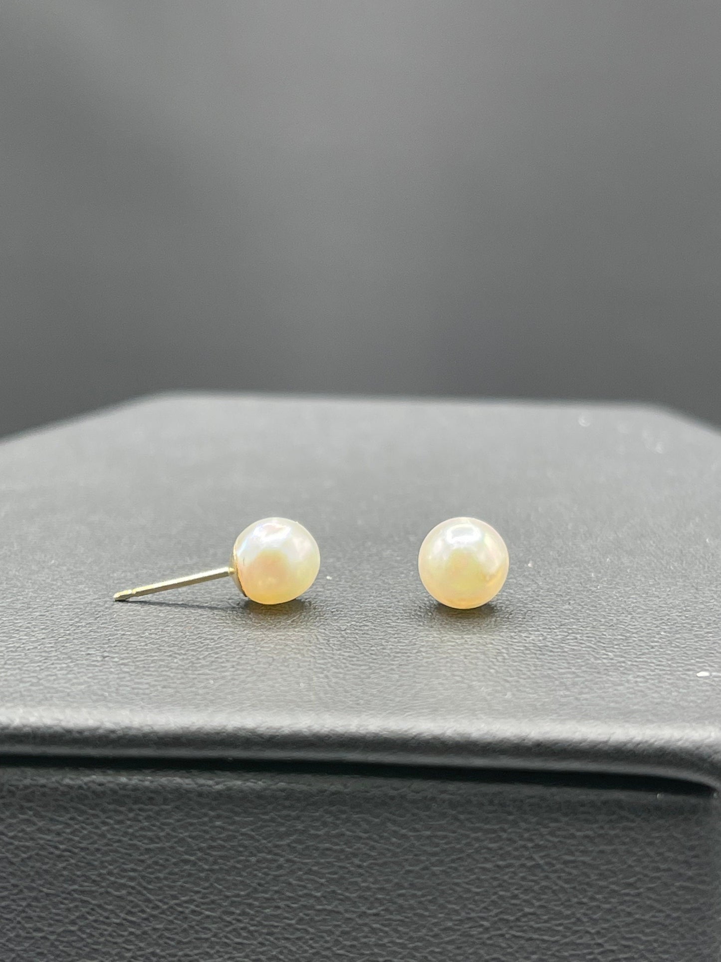 6 MM Natural Freshwater Pearl 14k Yellow Gold Stud Earrings
